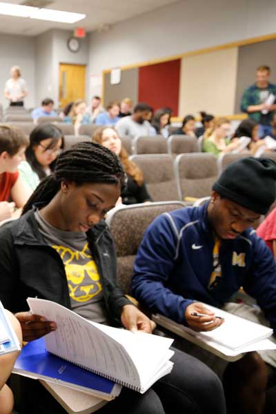 v.c.u. students looking through schoolwork during a classroom exercise